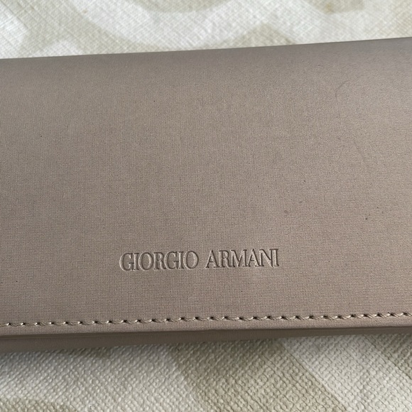 Giorgio Armani Frame. - Picture 5 of 6